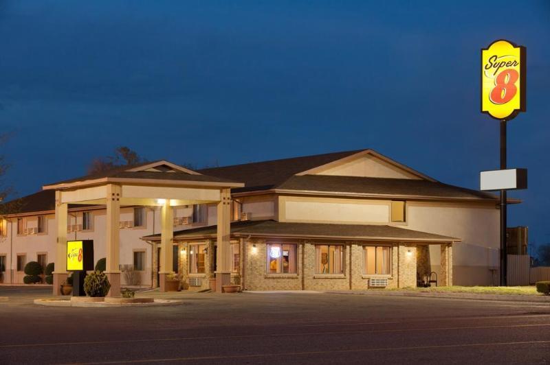 Super 8 By Wyndham Tucumcari Hotell Exteriör bild